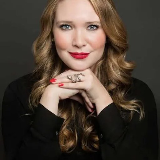 Sarah J. Maas